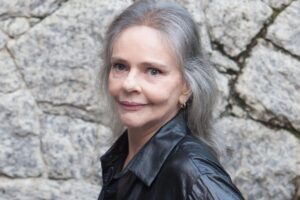 Angela Ro Ro segue internada e passa por hemodiálise no Rio de Janeiro