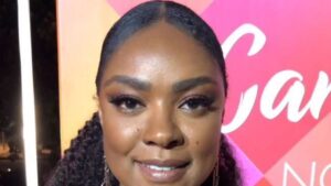 Brilho e look preto marcam o estilo das celebs em festa de Carol Sampaio. Fotos!