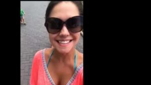 Estilo na praia! Thais Fersoza mostra Melinda e Teodoro com looks coloridos