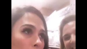 Grávida, Tatá Werneck questiona opiniões sobre barriga: ‘Julgar não é demais?’