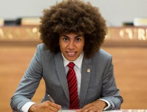 Deputado do PT se envolve em briga de rua com chutes e socos; veja VÍDEO