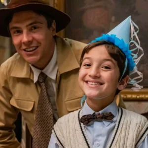 Candinho (Sergio Guizé) e Samir (Davi Malizia) em Êta Mundo Melhor