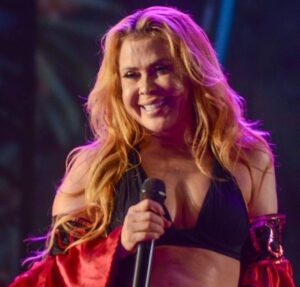 Com declaração emocionante, Joelma abre álbum de fotos do casamento da filha: Sua felicidade sempre será a minha