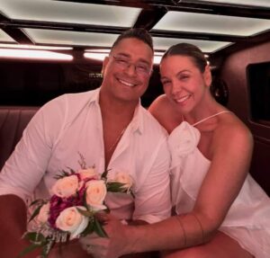 Carla Perez e Xanddy renovam votos de casamento em Las Vegas; veja cliques!