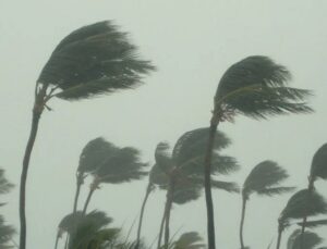 Três ciclones ao mesmo tempo? Entenda se o fenômeno pode afetar o Brasil