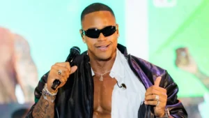 Leo Santana faz reflexão sobre Dia da Consciência Negra: “Preto e pagodeiro”