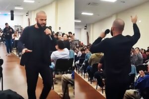 Daniel Alves surge pregando em igreja da Espanha