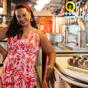 Dona Jura (Solange Couto) em