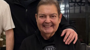 Faustão reaparece em foto inédita ao comemorar 24 anos de casamento em família