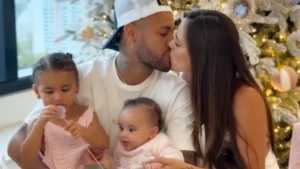 Bruna Biancardi decora a casa para o Natal com Neymar e filhas