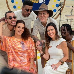 Com Sarah Oliveira, Céu e Os Garotin, Nando Reis homenageia Cássia Eller em evento