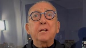 Famosos reagem à atualização no estado de saúde de Galvão Bueno; confira