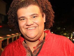 É grave? Gominho atualiza estado de saúde após passar por cirurgia