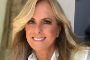 Helô Pinheiro, eterna Garota de Ipanema, entrega segredo para ter pele livre de rugas