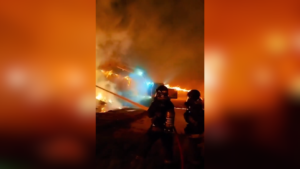 Trem em movimento com celulose é incendiado no litoral de São Paulo; VEJA VÍDEO!