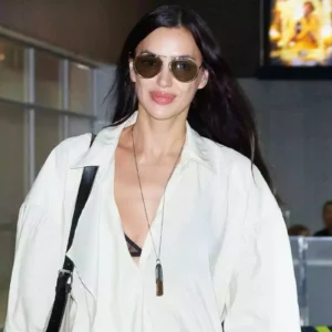 Irina Shayk desembarcando no Brasil para curtir o Carnaval do Rio de Janeiro