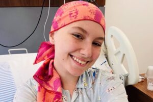 Isabel Veloso é internada às pressas, para de respirar e é entubada em UTI