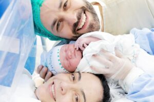 Izabella Camargo anuncia nascimento do segundo filho com Thiago Godoy