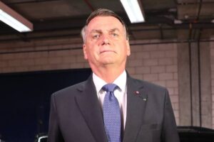 Jair Bolsonaro tem salário suspenso pelo PL após prisão