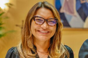 Na COP30, Janja ironiza jornalistas e questiona: “já compraram coxinha?”
