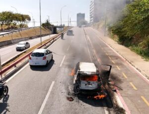 Jeep é totalmente destruído após incêndio; VEJA VÍDEO!