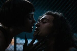 Jennifer Lopez apresenta releitura de ‘O Beijo da Mulher Aranha’ em festival