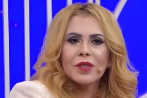Joelma aparece na academia com botas de salto alto; veja vídeo