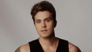 Luan Santana lota arena em show na Suíça e encanta público