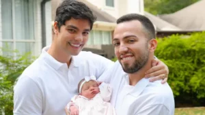 Lucas Rangel se diverte com a filha Mia após look não servir mais