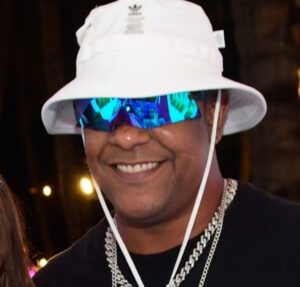 Márcio Victor, vocalista do Psirico, recebe alta hospitalar e agradece mensagens de carinho