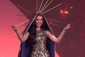Miss Universo 2025: Representante do Brasil desfila com traje de Nossa Senhora Aparecida