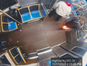 Homem que incendiou passageira dentro de trem pode pegar prisão perpétua; veja VÍDEO