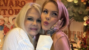 Monique Evans faz as pazes com a filha após briga familiar