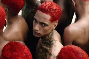 Abordagem na casa de Oruam termina em gritaria, pedradas e fuga de menor