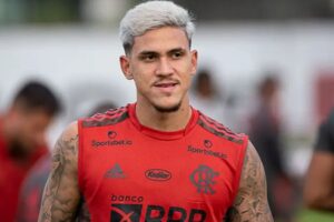 Pedro, jogador do Flamengo, sofre grave lesão