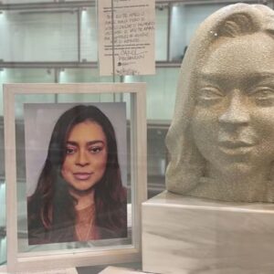 Preta Gil recebe homenagem em cemitério