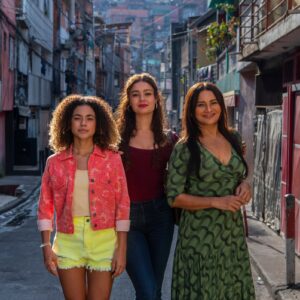 Joélly (Alana Cabral), Gerluce (Sophie Charlote) e Ligia (Dira Paes)