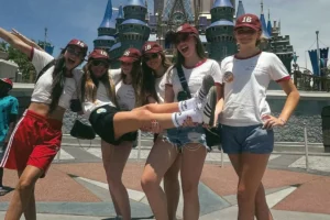 Rafa Justus celebra 16 anos com festa na Disney e só com as amigas