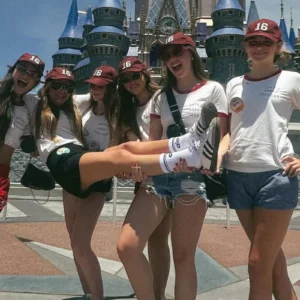 Rafaella Justus comemora 16 anos na Disney com amigas