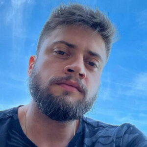 Rodrigo Godoy selfie ao ar livre