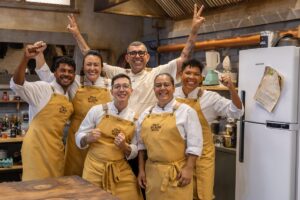 ‘Chef de Alto Nível’ surpreende com roupas feitas de garrafa PET