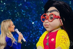 Dona Lurdes é desmascarada no The Masked Singer. Quem é ela?