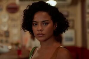 Fátima pega César na cama com outra e surta em ‘Vale Tudo’