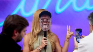 Virginia surge com máscara de Vini Jr em gravação no SBT