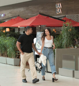 Leonardo e Poliana Rocha trocando beijos, filha de Edson encantando no palco… Veja o que rolou no último dia do Navio Cabaré