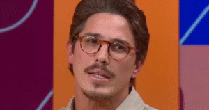 Rômulo Arantes Neto faz desabafo ao relembrar morte do pai: ‘Guardei’