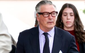 Alec Baldwin se pronuncia após arquivamento do processo do caso Rust