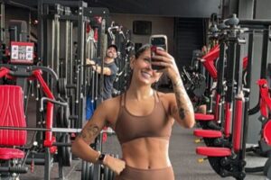 Ana Castela vai a academia com acessórios avaliados em R$ 160 mil