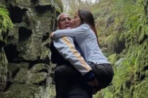 Anitta e Vinicius Souza têm resgate de vidas passadas, diz taróloga