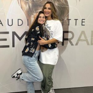 Bailarina e Claudia Leitte